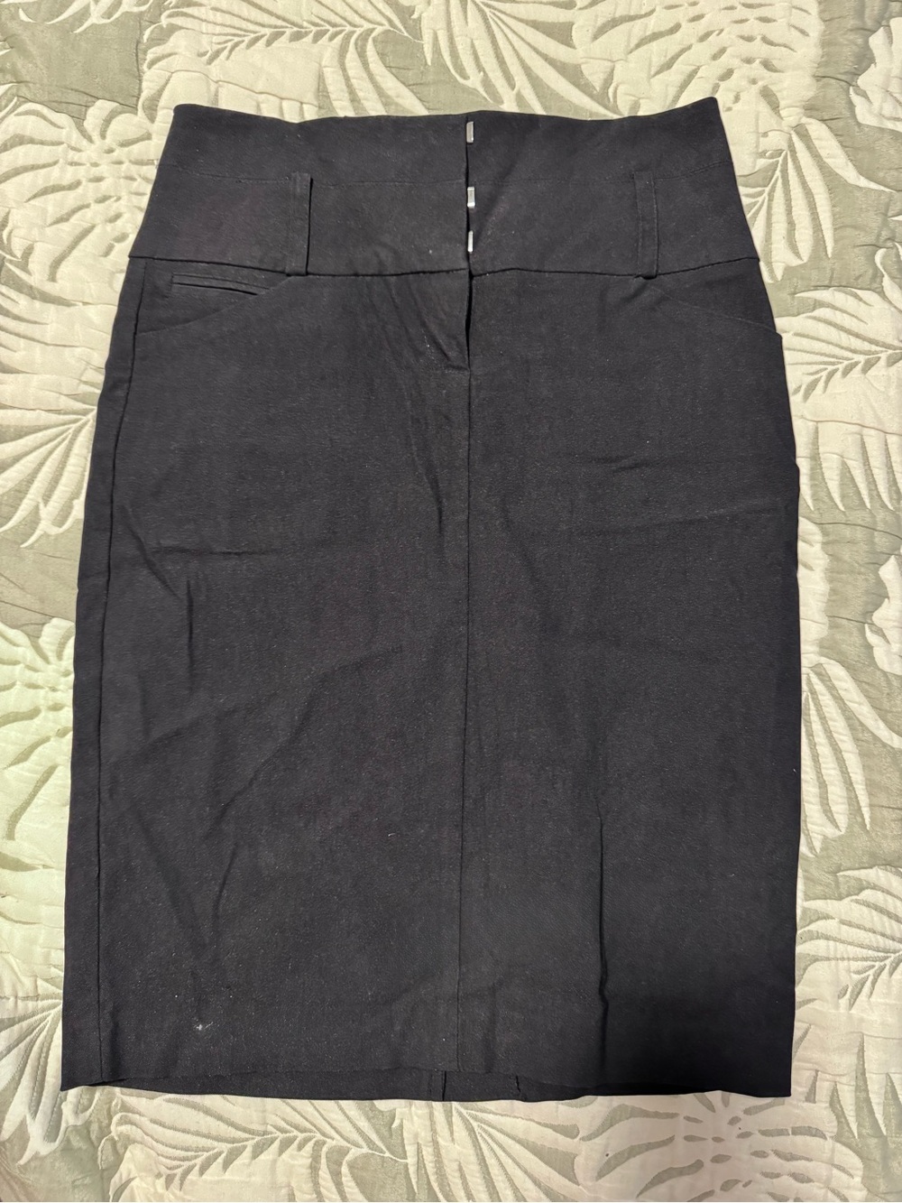 Classic Black Pencil Skirt - Sleek Professional Style with belt loops size S